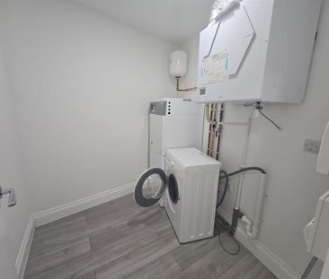 3 bedroom flat to rent - Photo 5