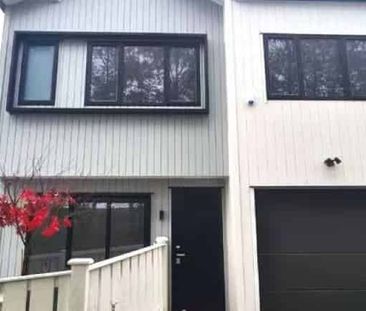 Stunning Four Bedroom Townhouse - Photo 4