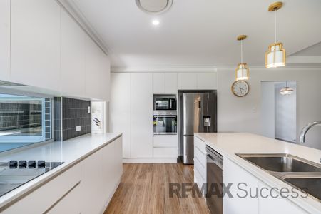 17 O'Neill Circuit, Kearneys Spring QLD 4350 - House For Rent | Domain - Photo 2