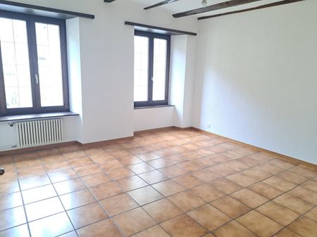 4 room apartment of 100 m2located on the 2nd floor without elevator - Photo 2
