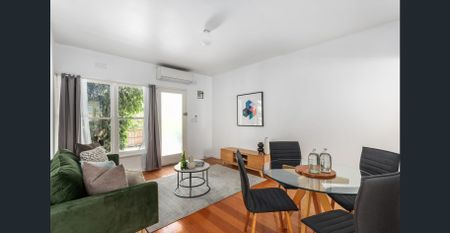 Quiet Convenience, Moments to Glenferrie - Photo 2