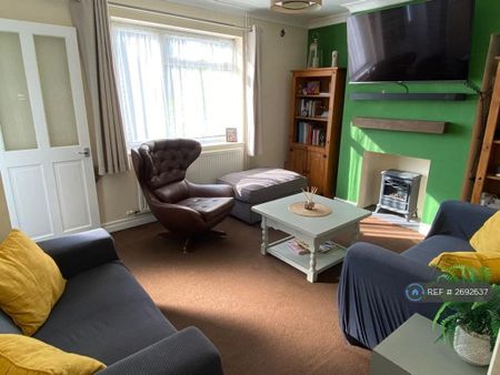 3 bedroom semi-detached house to rent - Photo 3