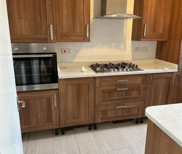 3 bedroom flat to rent - Photo 6