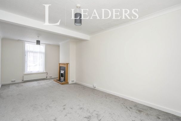 3 bedroom house to rent Grove Road, Gosport, PO12 - Photo 1