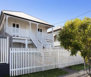 Charming Queenslander in Sought After Locale! - Photo 4