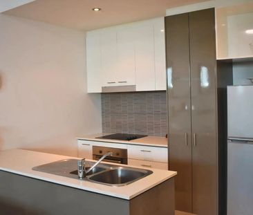 Spacious Broadbeach Apartment Resort Living in a Prime Location - Photo 3