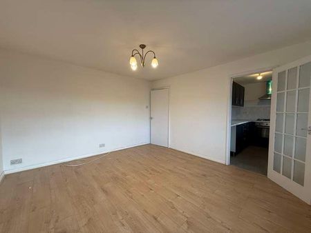 Sutton Hall Road, Hounslow, TW5 - Photo 4