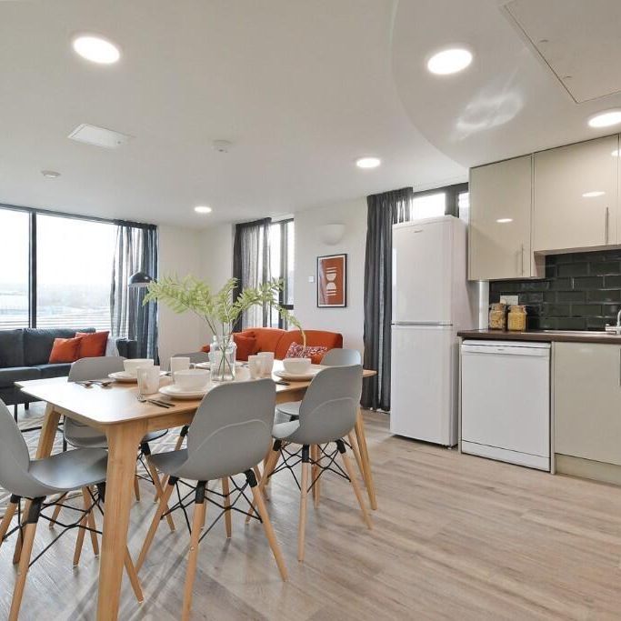 5 bedroom flat to rent - Photo 1