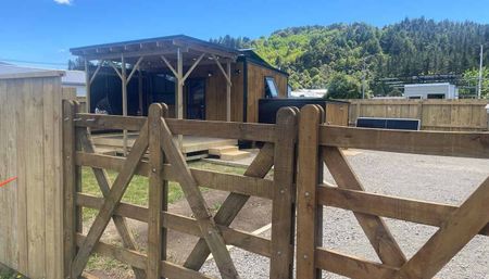 Brand New 1 Bdrm studio inclu Power Pets allowed - Photo 3