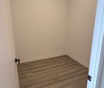 For Lease - 8 Interchange Way Unit# 617 C Tower, Vaughan, Ontario - Photo 4