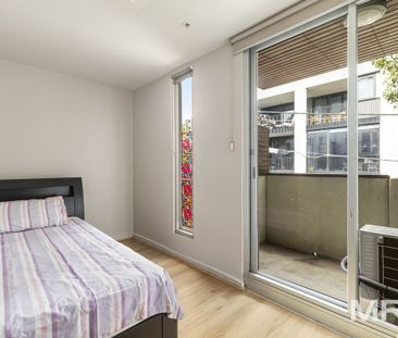 Sunlit furnished lifestyle retreat - Photo 1