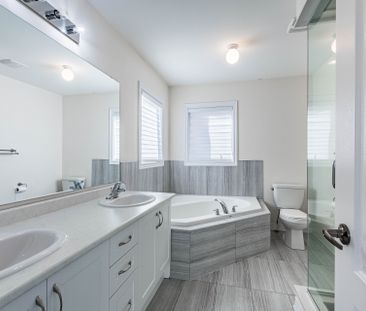 For Lease - 11 SPOKANNE Street, Brampton, Ontario - Photo 1