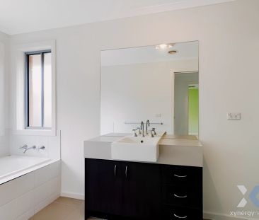 5 Bed, 2 Bath - Photo 5