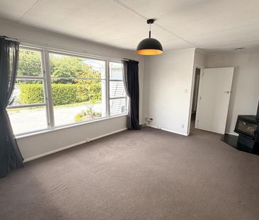 Charming three bedroom home in a quiet cul-de-sac - Photo 2