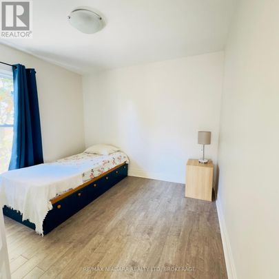 4825 CRYSLER AVENUE, Niagara Falls, Ontario, L2E3W3 - Photo 1