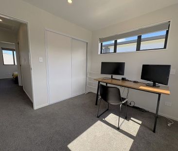 Modern, Sunny 2-Bedroom Townhouse - Photo 4