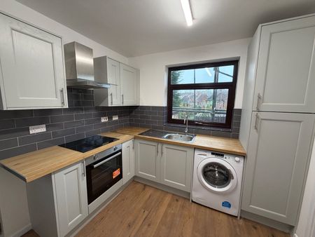 3 Bed Semi-Detached House, Larkhill Close, LS8 - Photo 5