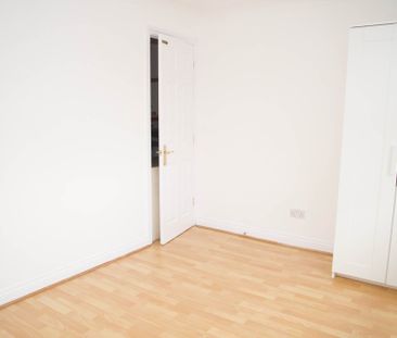 Price £1,700 pcm - Available Now - Unfurnished - Photo 4