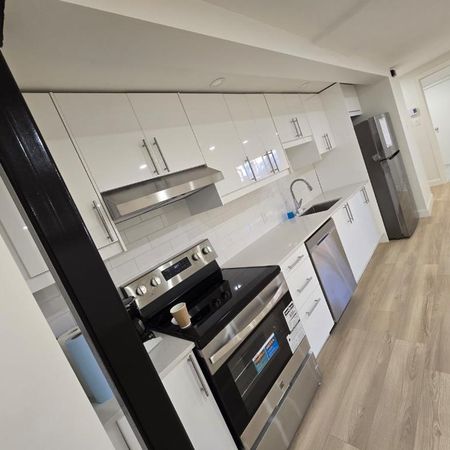 4 1/2 rénové à louer - Ahuntsic - 5 Électros - Photo 3