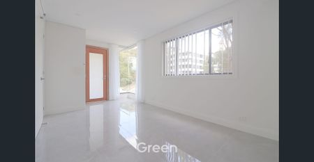 Modern, Stylish Five-Bedroom Duplex in Prime Meadowbank Location! - Photo 2