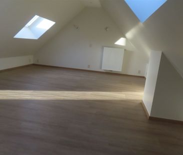 Volledig gerenoveerd duplex appartement met 3 slaapkamers en carpor... - Foto 4