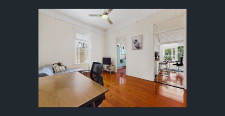 Charming Character Home in the Heart of Paddington! - Photo 3