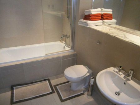 2 bedroom flat to rent - Photo 4