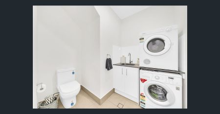 Move-In Ready Family Townhouse in Prime Location - Photo 5