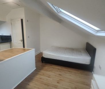 1 Bed Flat, Aberdeen Walk, LS12 - Photo 2