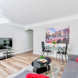 Warm and cozy 1 bedroom apartment - Grove St - Available Immediately - Photo 2