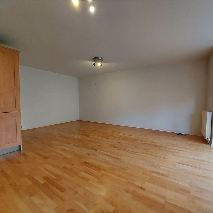 Flat 6, 2 Portland Gardens - Photo 1