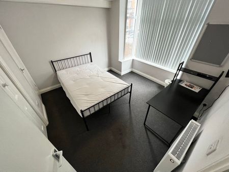 Grafton Street Room 7 - Photo 4