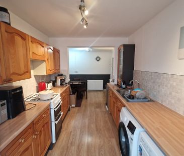 Hunters Square, Dagenham, RM10 - Photo 4