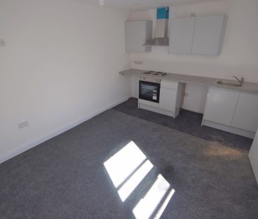 To Let 1 Bed Ground Floor Flat - Photo 2