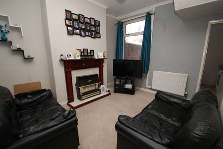 2 Bed - Surrey Street, Middlesbrough - Photo 4