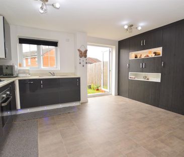 3 bedroom semi-detached house to rent - Photo 3