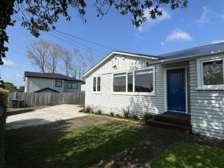 Spacious 4-Bedroom Family Home - Photo 4