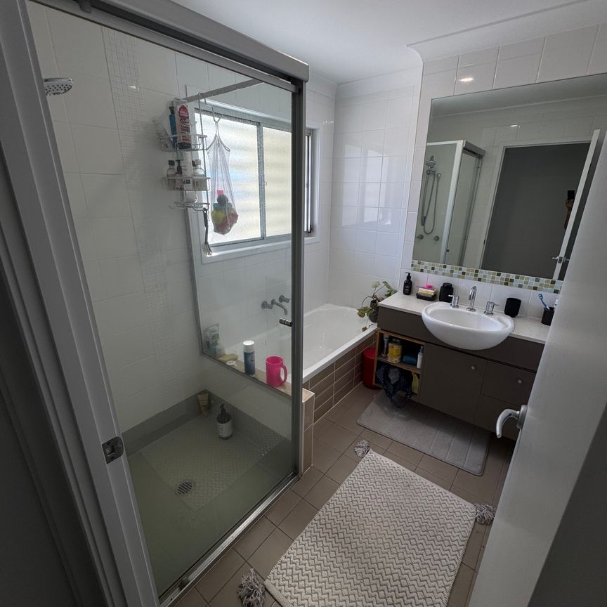 Runaway Bay - Photo 2