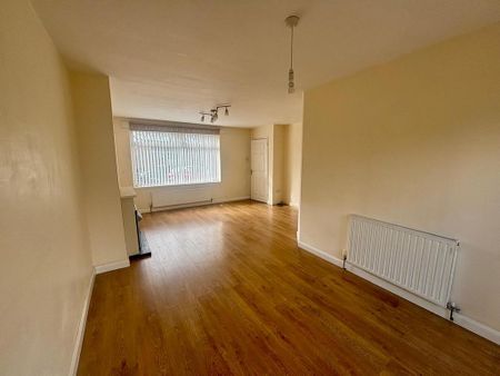 3 bedroom semi-detached house to rent - Photo 2