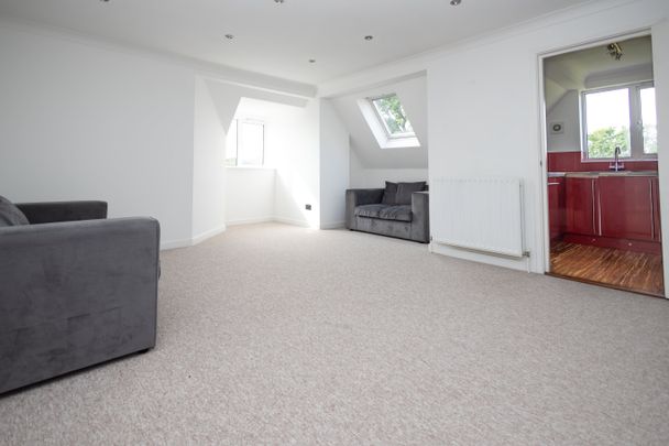 2 bed flat to rent in Danecourt Road, Poole, BH14 - Photo 1