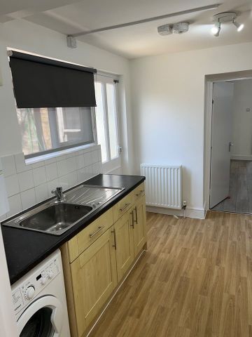 1 Bed Flat, Old Ford Road, E3 - Photo 3