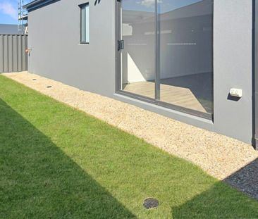 100 Molesworth Crescent, Donnybrook VIC, Belconnen - Photo 6