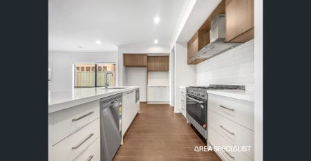 Modern Family Living with Spacious Backyard & Alfresco in Officer! - Photo 3