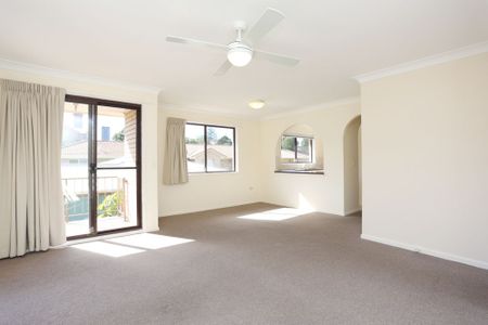 CENTRAL TWO BEDROOM UNIT - Photo 2