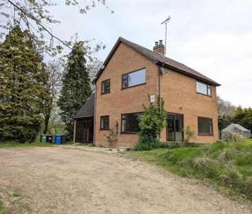 4 bedroom detached house to rent - Photo 2