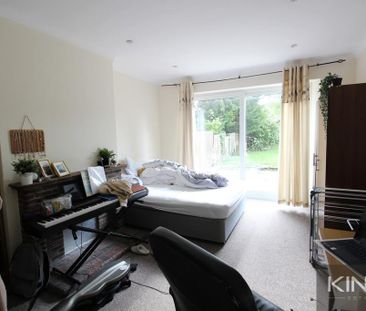4 bedroom semi-detached house to rent - Photo 4