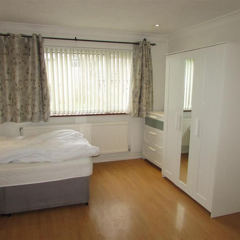 1 bedroom in a house share to rent - Photo 1