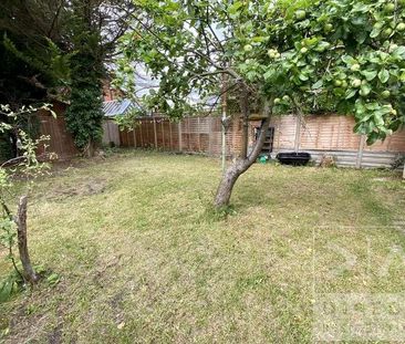 The Parade, Epsom, KT18 - Photo 5