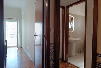 Apartamento T2 Remodelado e Mobilado no Moinho das Antas