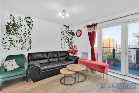 3 bedroom flat to rent - Photo 4